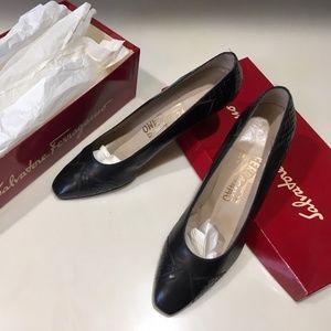 Ferragamo 9 Leather Snakeskin Wingtip Heels